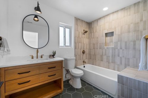 30510 Passageway Pl, Calabasas CA  91301-2033 exterior