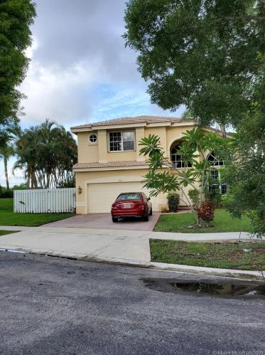 2096 163rd Ave, Hollywood, FL 33027-4455