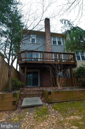 7833 Painted Daisy Dr, Springfield VA  22152-3850 exterior