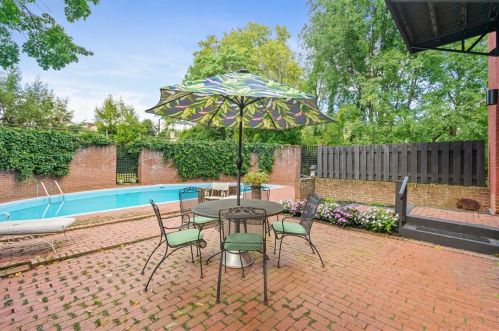 4841 Ellsworth Ave, Pittsburgh PA 15232-1877 exterior