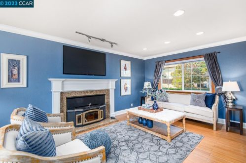 2175 Norse Dr, Concord CA 94523-1848 exterior