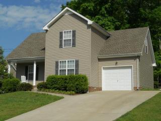 1232 Cottonwood Dr, Clarksville, TN 37040-4389