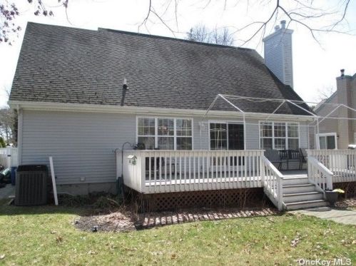 69 Mowbray St, Canaan Lake NY  11772-2113 exterior