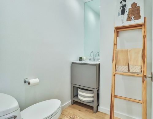 210 Estrellita Ln, Calabasas CA  91377-3717 exterior