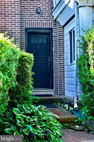 6602 Lotus Rd, Philadelphia, PA 19151-2344