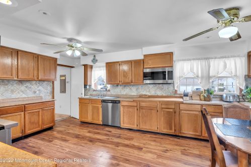 1019 Bowsprit Pt, Lacey Township NJ  08734-2706 exterior