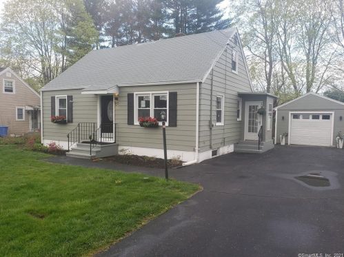 60 Crestwood Ave, Waterbury CT  06704-1621 exterior