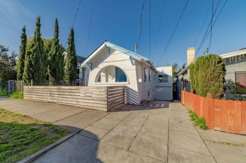 4701 Fairfax Ave, Oakland CA  94601-4809 exterior