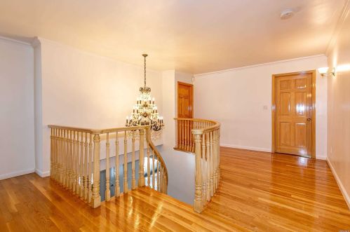 18 Linden Ln, Westbury NY  11568-1610 exterior