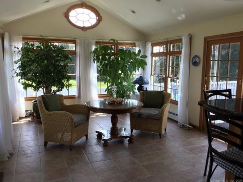 7 Strawberry Hill Rd, Milford CT  06461-3539 exterior