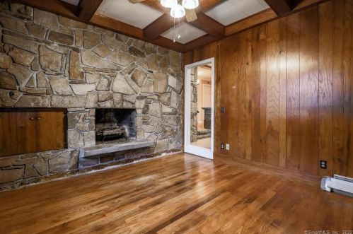 161 Heritage Rd, Putnam CT  06260-2737 exterior