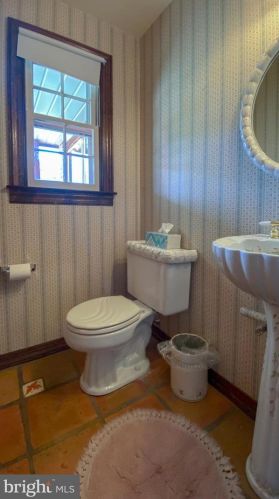 840 Timber Ln, Dresher PA 19025-1811 exterior