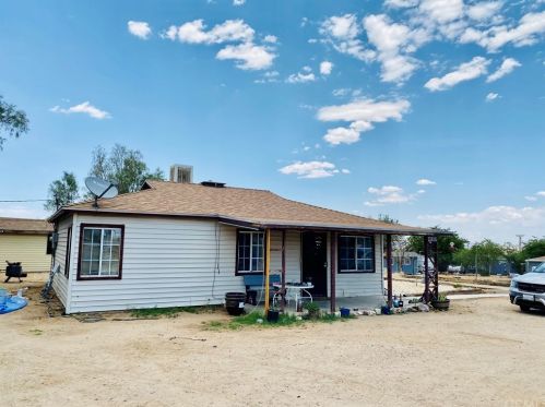 13458 Begonia Rd, Victorville, CA 92392-9330