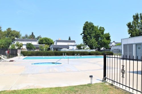 13924 Parkway Dr, Garden Grove CA  92843-3633 exterior