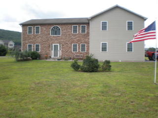 121 Alexander Dr, Sugarloaf, PA 18249-3548