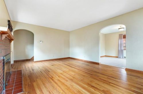1056 Sarah St, Bridgeville, PA 15017-2215