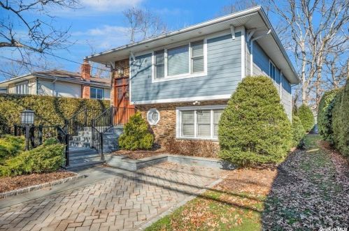 20 Clarendon St, Huntington Station, NY 11746-6930