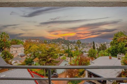 1328 Palmer Ave, Glendale, CA 91205-3738