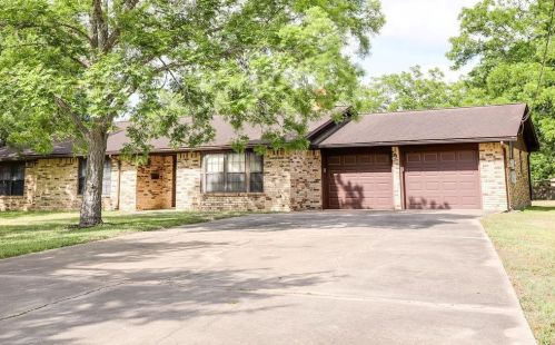 408 Main St, Ezzell, TX 77964-2315