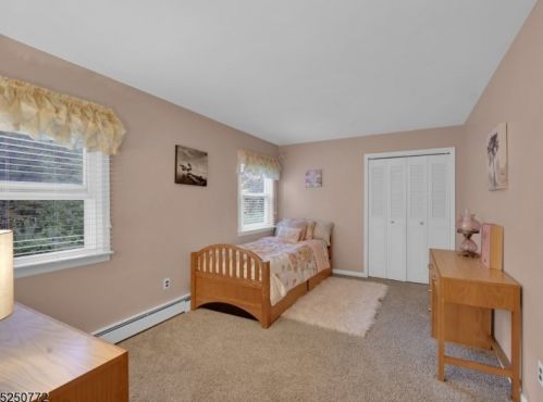 81 Mountain Cir, West Milford Lakes NJ  07480-3211 exterior