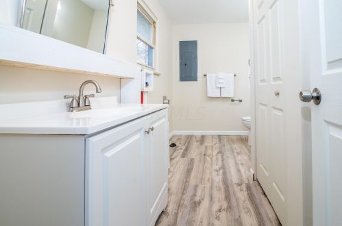 2255 Cherokee Dr, London, OH 43140-8763