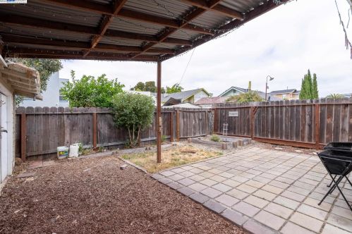 1451 Havenscourt Blvd, Oakland CA  94621-3627 exterior