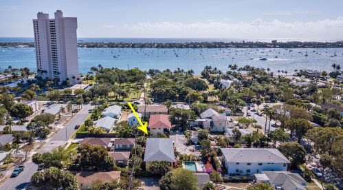 421 49th St, West Palm Beach, FL 33407-2810
