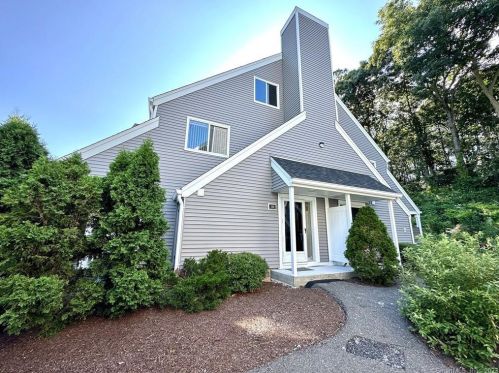 115 Country Pl, Huntington CT  06484-3875 exterior