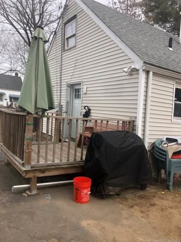 97 Burnham St, Bloomfield, CT 06002-3812