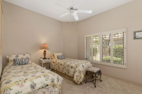 122 Kavenish Dr, Rancho Mirage CA  92270-3244 exterior