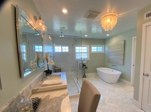 1657 Gates Ave, Manhattan Beach CA  90266-7028 exterior