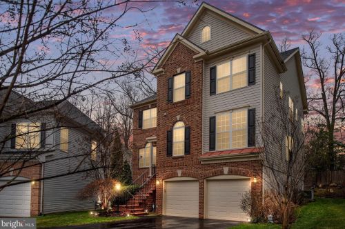 7226 Lyndam Hill Cir, Lorton VA  22079-4509 exterior