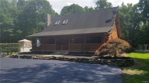44 Fair Oaks Rd, Middletown, NY 10940-6279