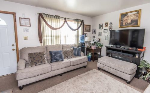 8556 Villard Ave, Milwaukee, WI 53225-3571