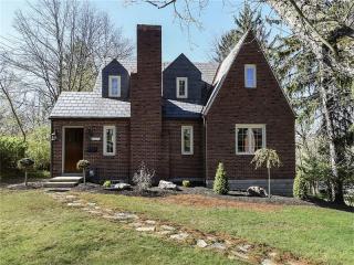 3233 Arapahoe Rd, Pittsburgh, PA 15241-1136