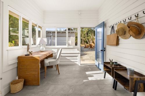 326 Micheltorena St, Santa Barbara CA  93101-1123 exterior