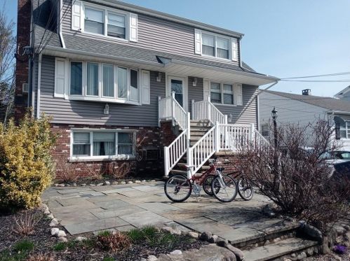 15 Nelson St, Stamford, CT 06902-7411