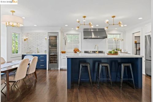 5828 Heron Dr, Oakland CA  94618-2628 exterior