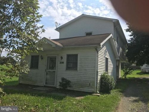 206 Sweet Arrow Lake Rd, Lincoln Colliery, PA 17963-9581