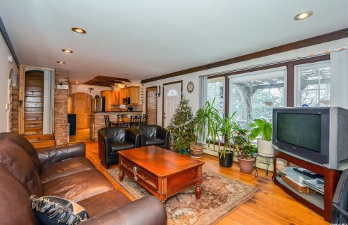 4 Summer Ave, Great Neck, NY 11020-1524