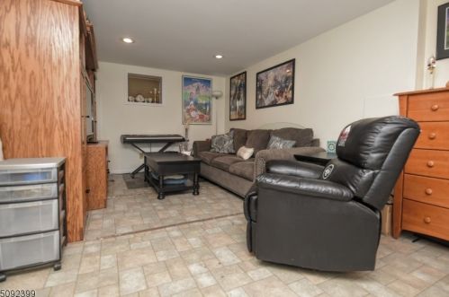 36 Old Milford Ln, West Milford Lakes NJ  07480-1123 exterior
