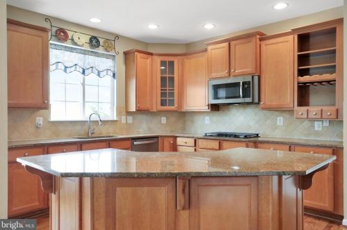 125 Victoria Ln, Charles Town WV  25414-5984 exterior