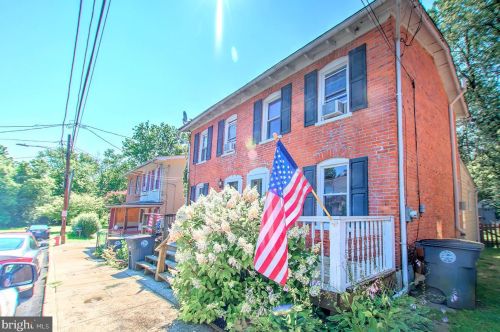 156 Church St, Downingtown, PA 19335-2821