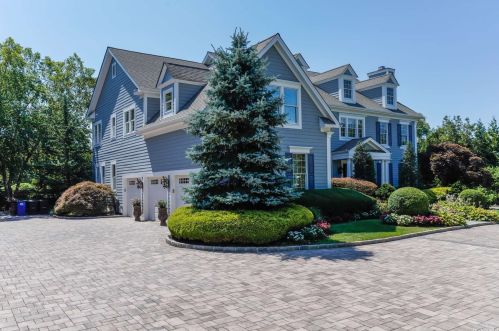 41 Legends Cir, Huntington Station, NY 11747-5301
