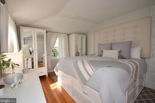 6745 Fayette St, Haymarket VA  20169-2916 exterior