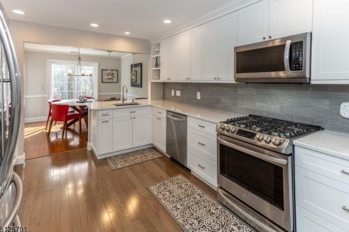 291 Riveredge Dr, Chatham Township NJ  07928-3104 exterior