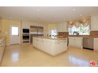 600 Walden Dr, Beverly Hills CA  90210-3109 exterior