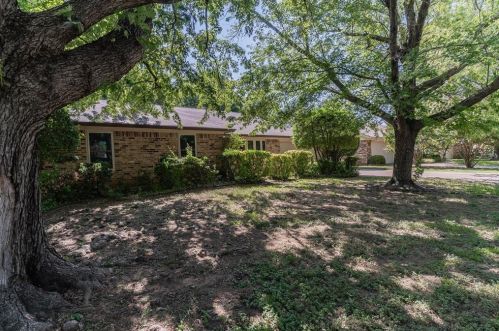 7304 Hialeah Cir, Fort Worth, TX 76182-3230