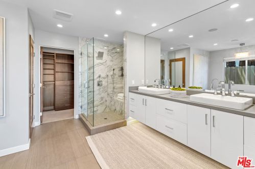 3423 Scadlock Ln, Van Nuys CA  91403-4915 exterior