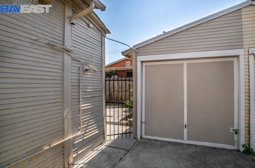 1490 76th Ave, Oakland CA  94621-2709 exterior